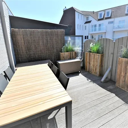 Penthouse With Spacious Terrace Near * Knokke-Heist